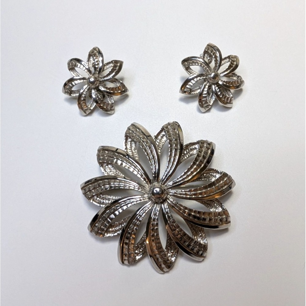 Vintage Signed Monet Silver Toned Pinwheel Flower Brooch Clip Earrings Set